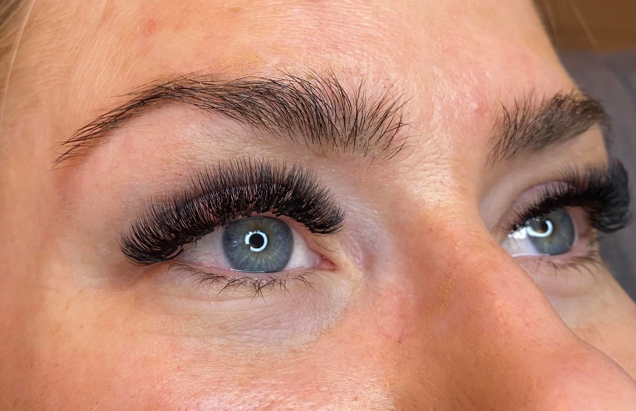 Volume lashes